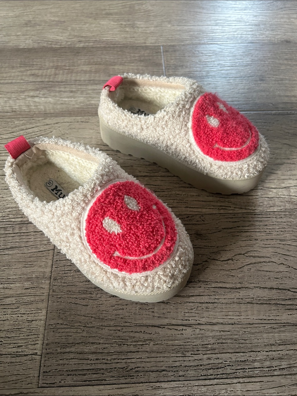 Mudd Kids Cream Sherpa Slip-Ons with Pink Smiley